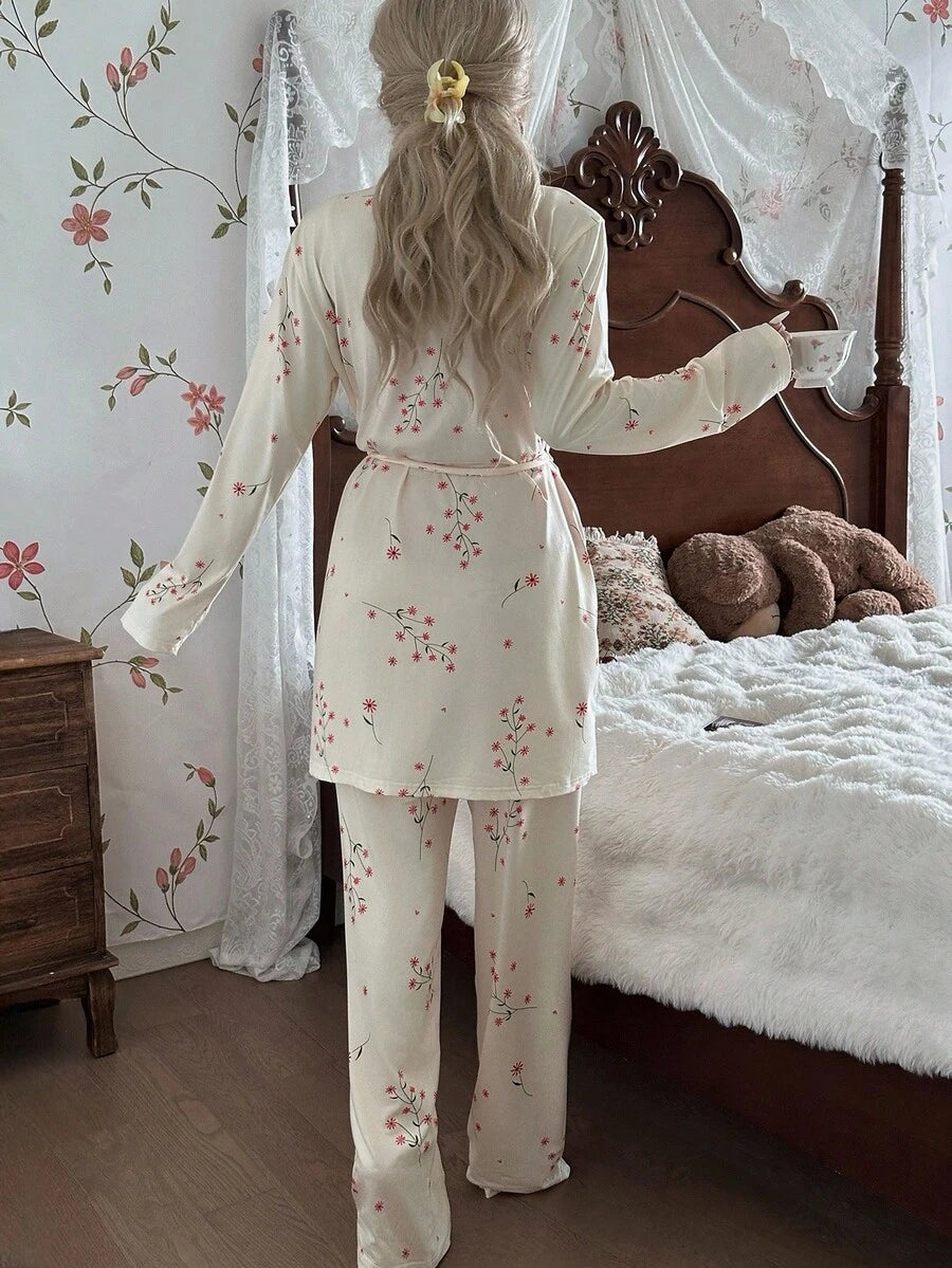 SHEIN CottageSlumber طقم نوم 3 قطع توب كامي مطبوع زهور وبنطلون وروب