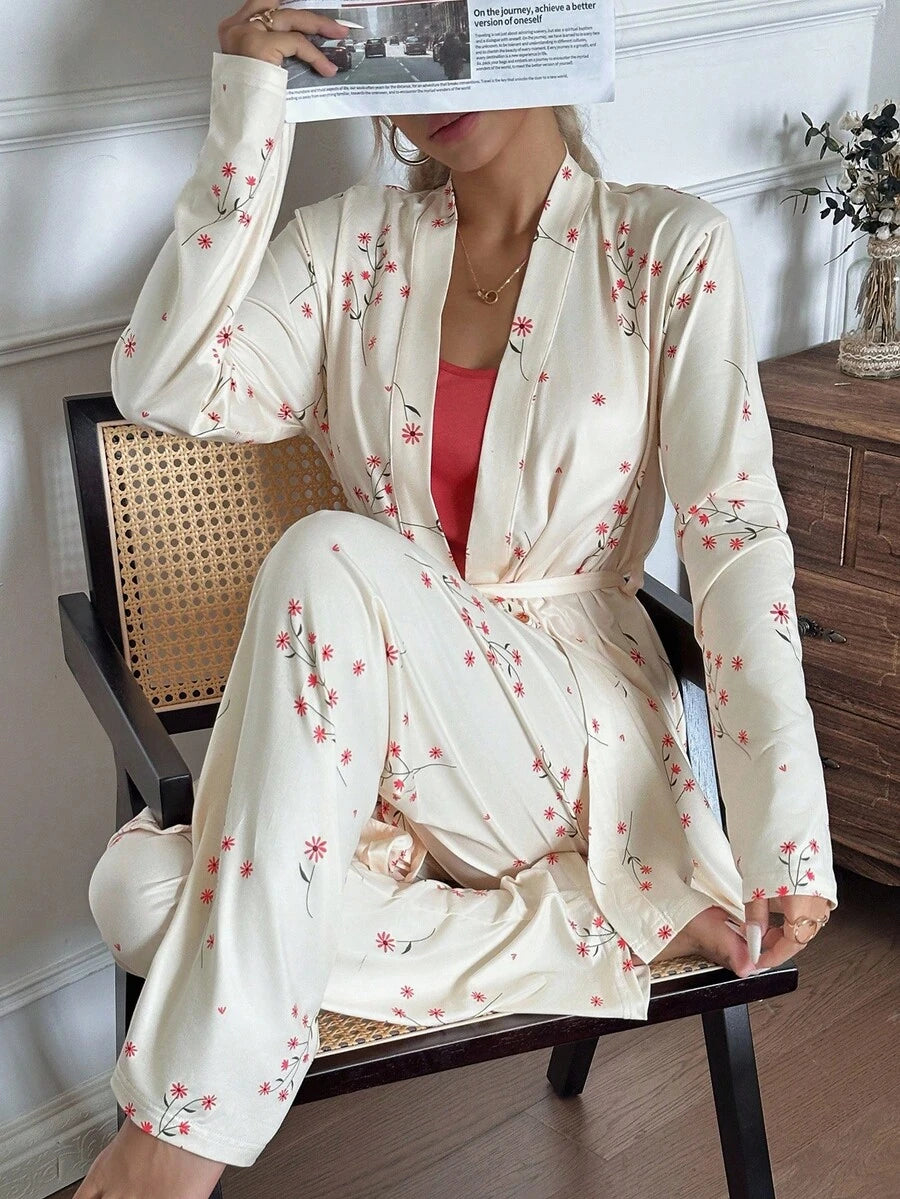 SHEIN CottageSlumber طقم نوم 3 قطع توب كامي مطبوع زهور وبنطلون وروب