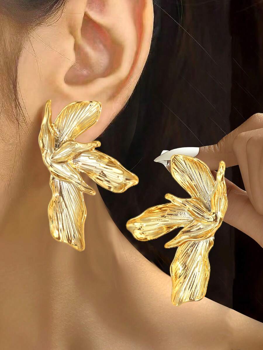 SHEIN طقم أقراط مزخرفة بأزهار مطلية بالذهب