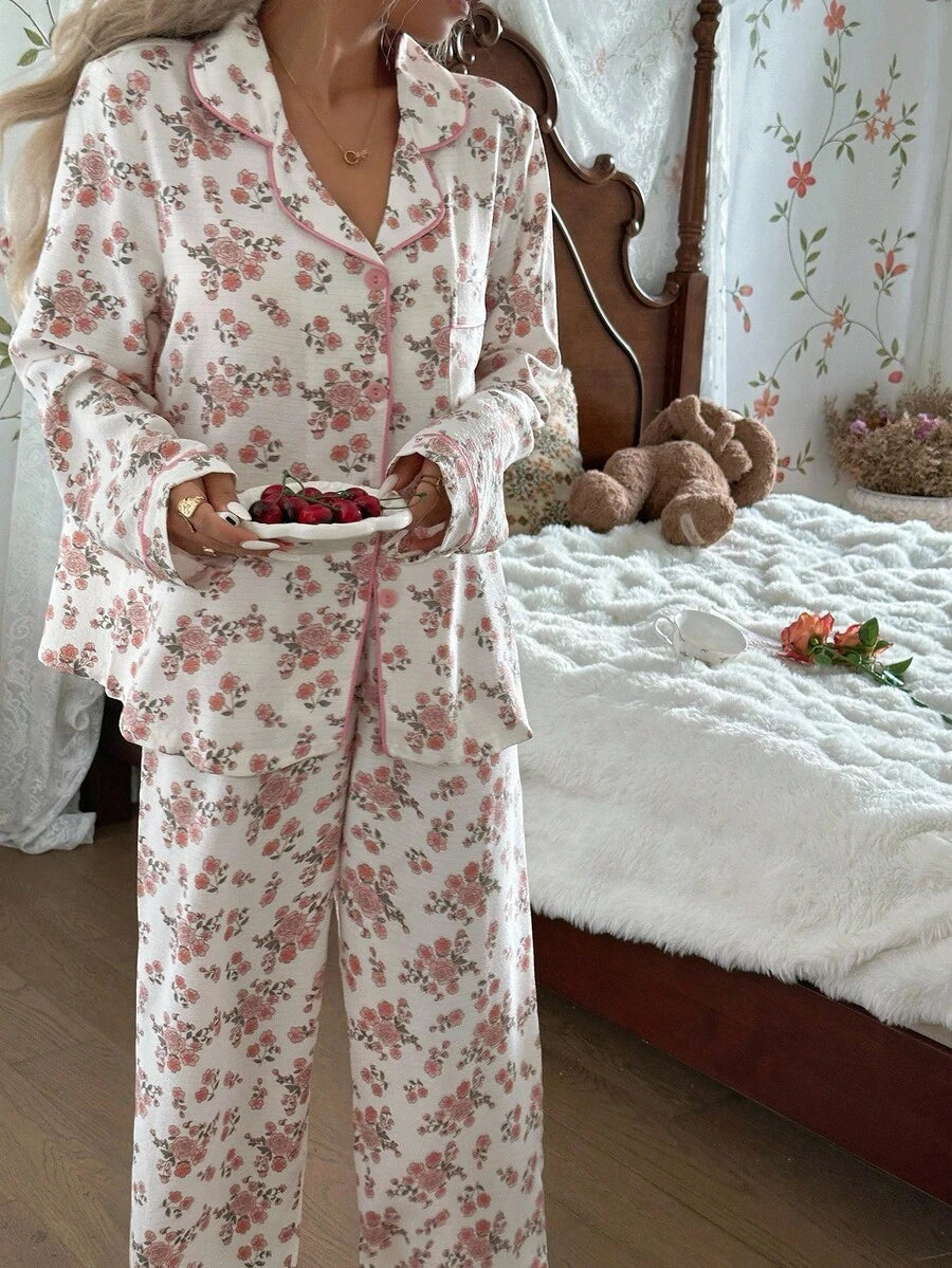 SHEIN CottageSlumber طقم بيجامة مطبوع زهور بياقة قصيرة