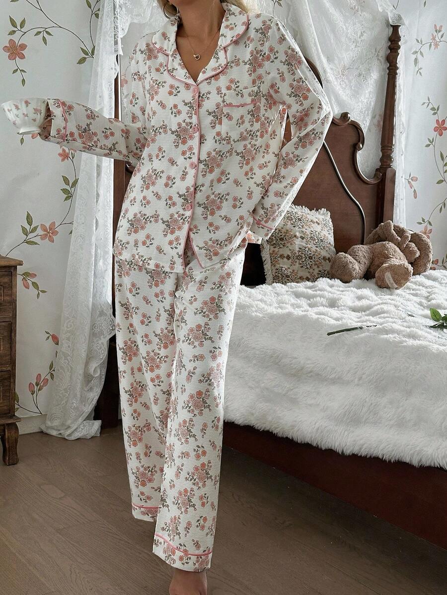 SHEIN CottageSlumber طقم بيجامة مطبوع زهور بياقة قصيرة