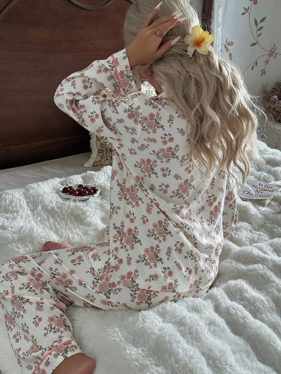 SHEIN CottageSlumber طقم بيجامة مطبوع زهور بياقة قصيرة