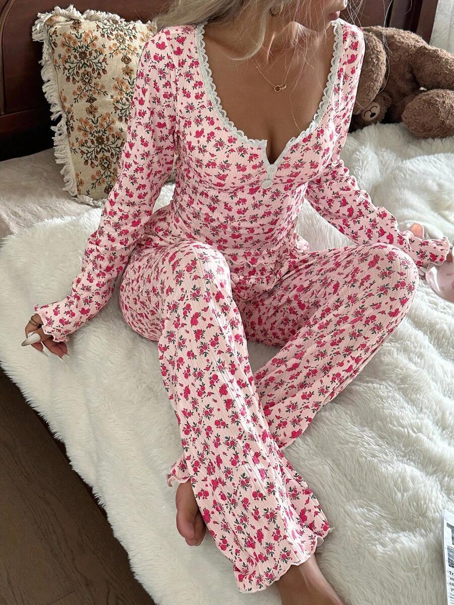 SHEIN CottageSlumber طقم بيجامة وردي بياقه مربعة وأكمام طويلة وبنطلون