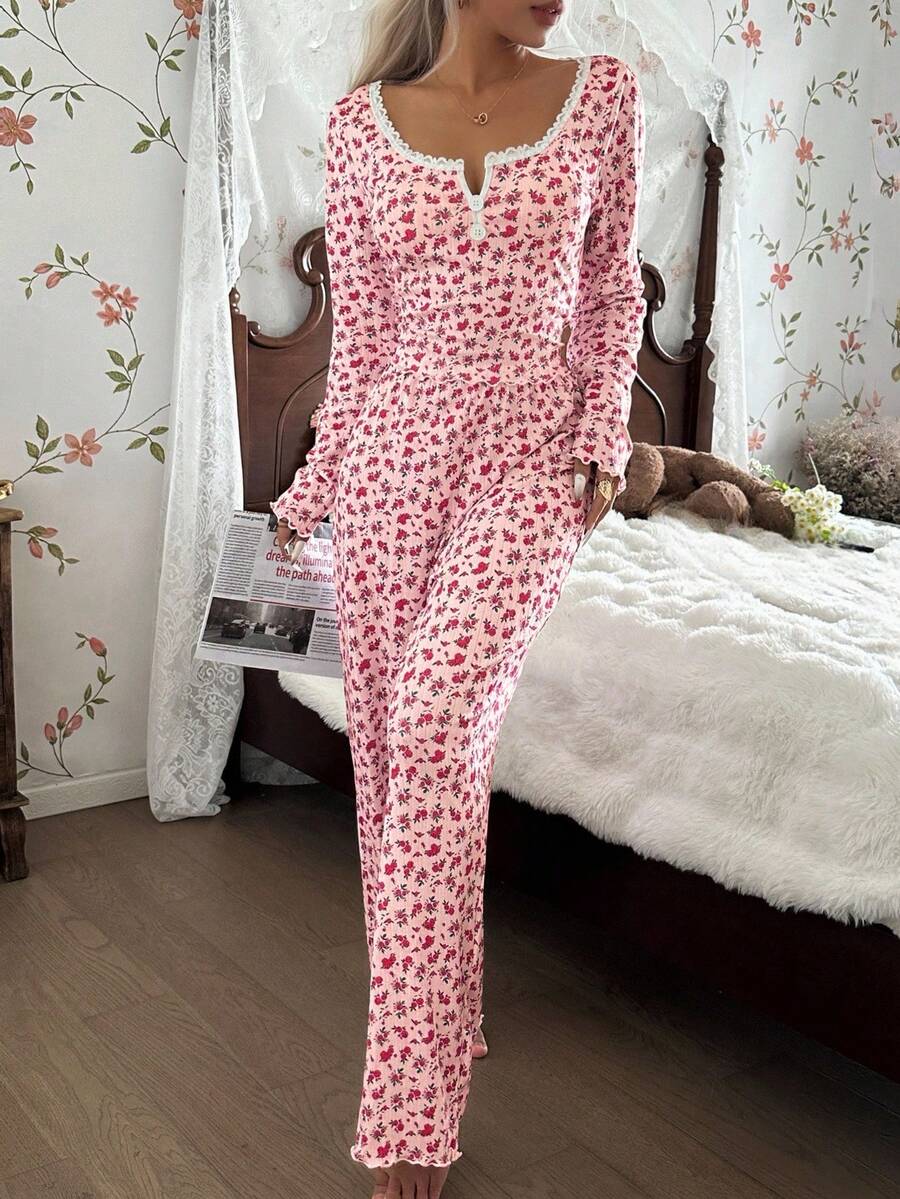 SHEIN CottageSlumber طقم بيجامة وردي بياقه مربعة وأكمام طويلة وبنطلون