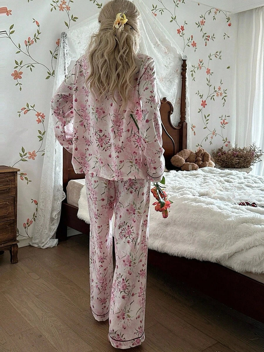 SHEIN CottageSlumber طقم بيجامة وردي مطبوع زهور مع خطوط ملونة