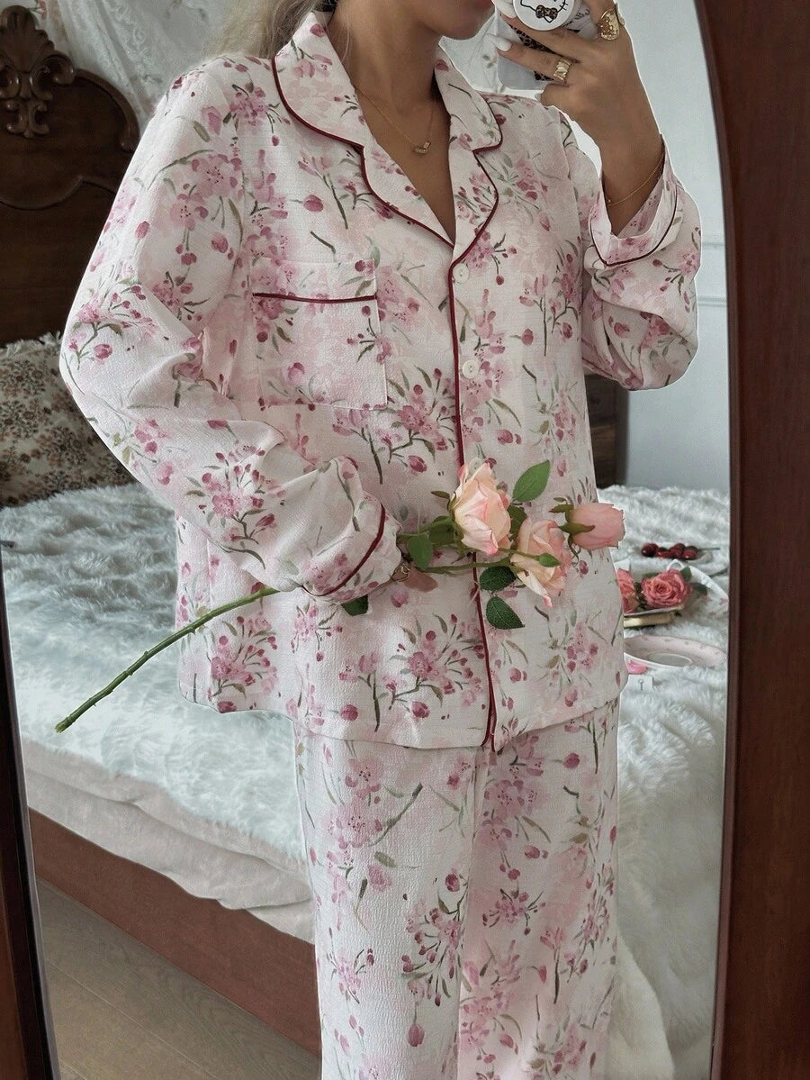 SHEIN CottageSlumber طقم بيجامة وردي مطبوع زهور مع خطوط ملونة