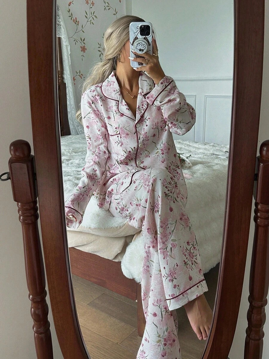 SHEIN CottageSlumber طقم بيجامة وردي مطبوع زهور مع خطوط ملونة