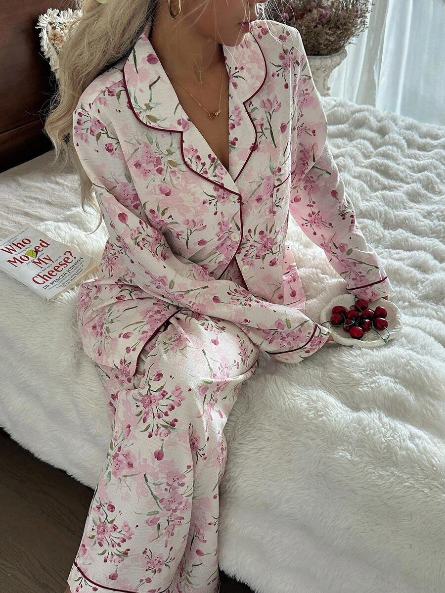 SHEIN CottageSlumber طقم بيجامة وردي مطبوع زهور مع خطوط ملونة