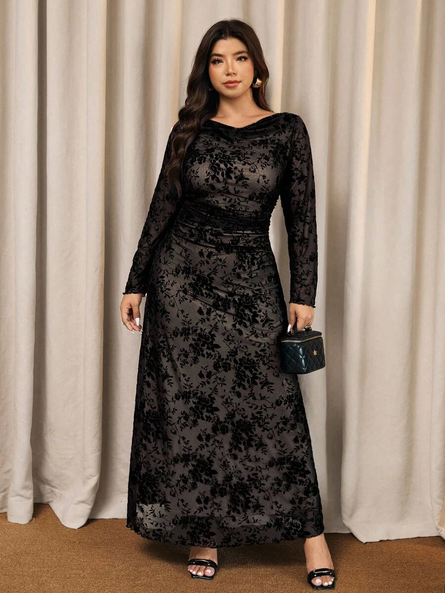 SHEIN Elaquor فستان أسود للمقاسات الكبيرة بطبعة أزهار وشبك