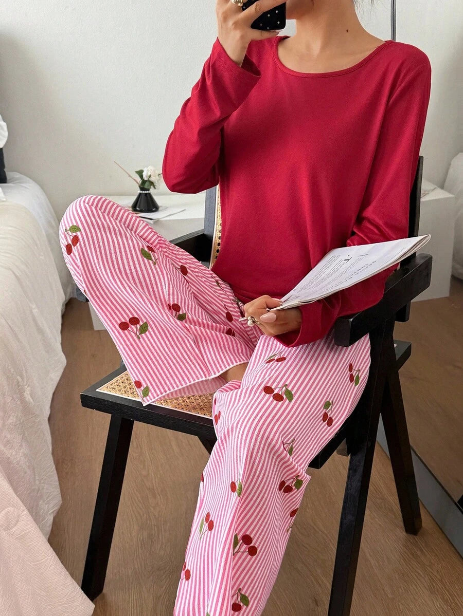 SHEIN Dream Adore بيجامة كاجوال بطباعة الكرز توب وأكمام طويلة وبنطلون