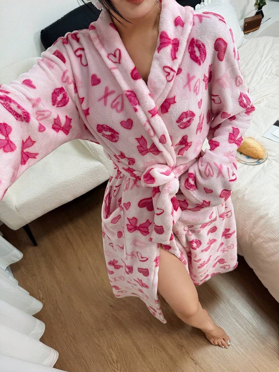 SHEIN رداء نوم طويل وردي مطبوع بالفيونكة والقلب بأكمام طويلة