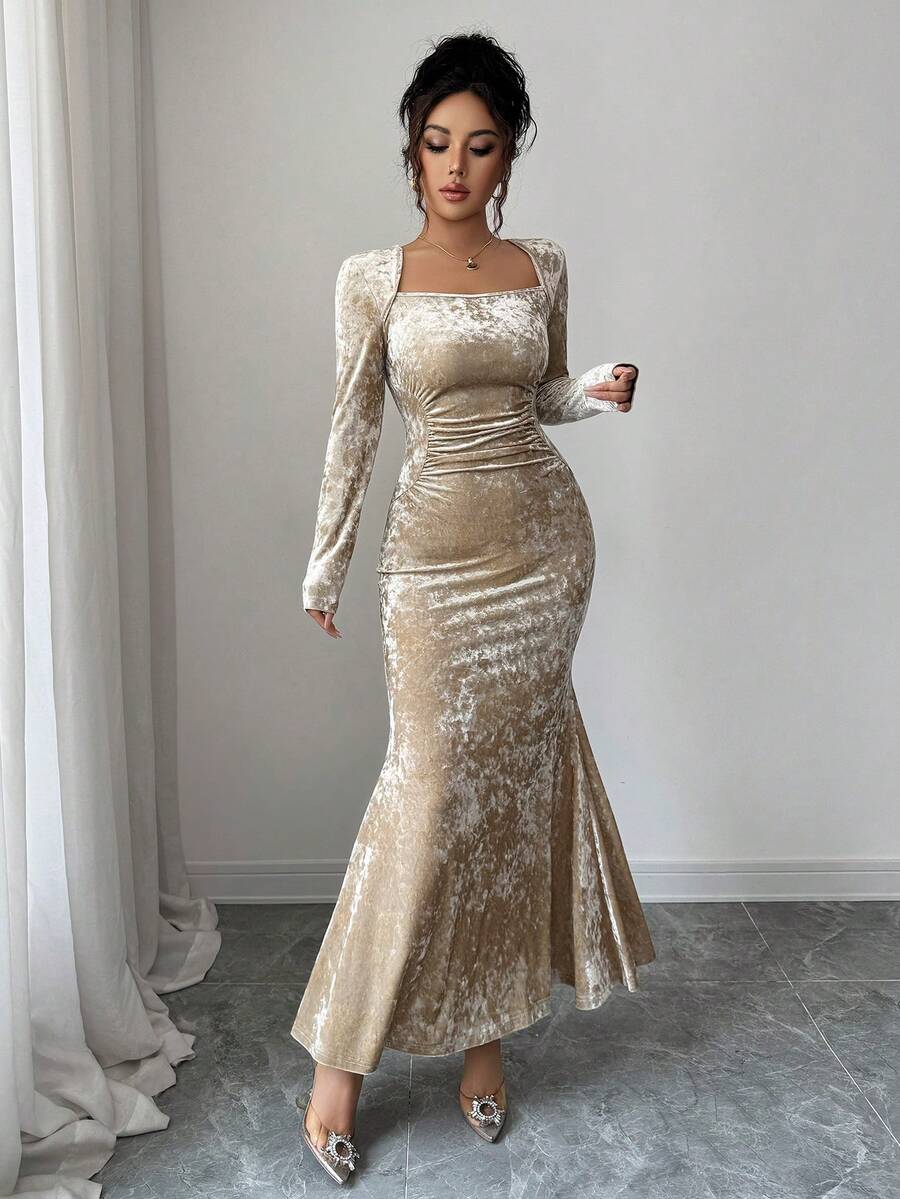 SHEIN Elenzga فستان ذهبي ضيق جلد مخملي برقبة عالية