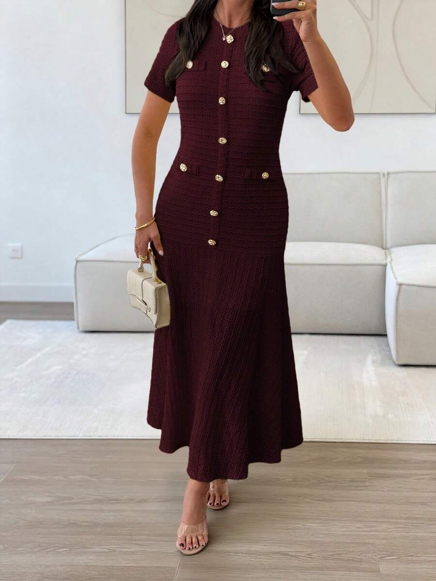SHEIN فستان عنابي بأكمام قصيرة وياقة مستديرة مزينة بأزرار وجيوب