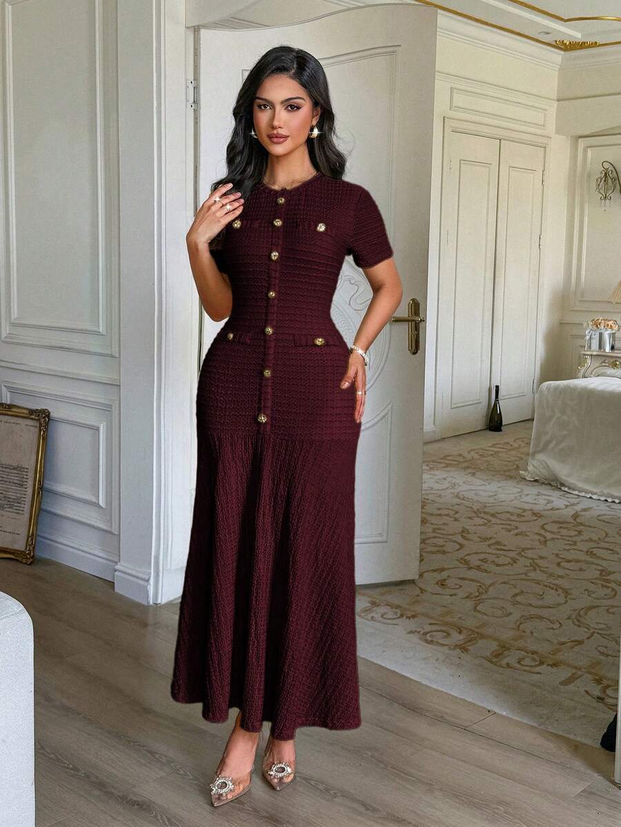 SHEIN فستان عنابي بأكمام قصيرة وياقة مستديرة مزينة بأزرار وجيوب