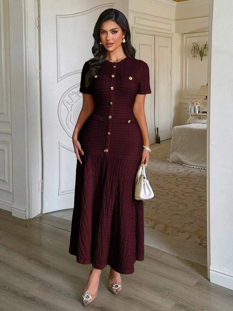 SHEIN فستان عنابي بأكمام قصيرة وياقة مستديرة مزينة بأزرار وجيوب