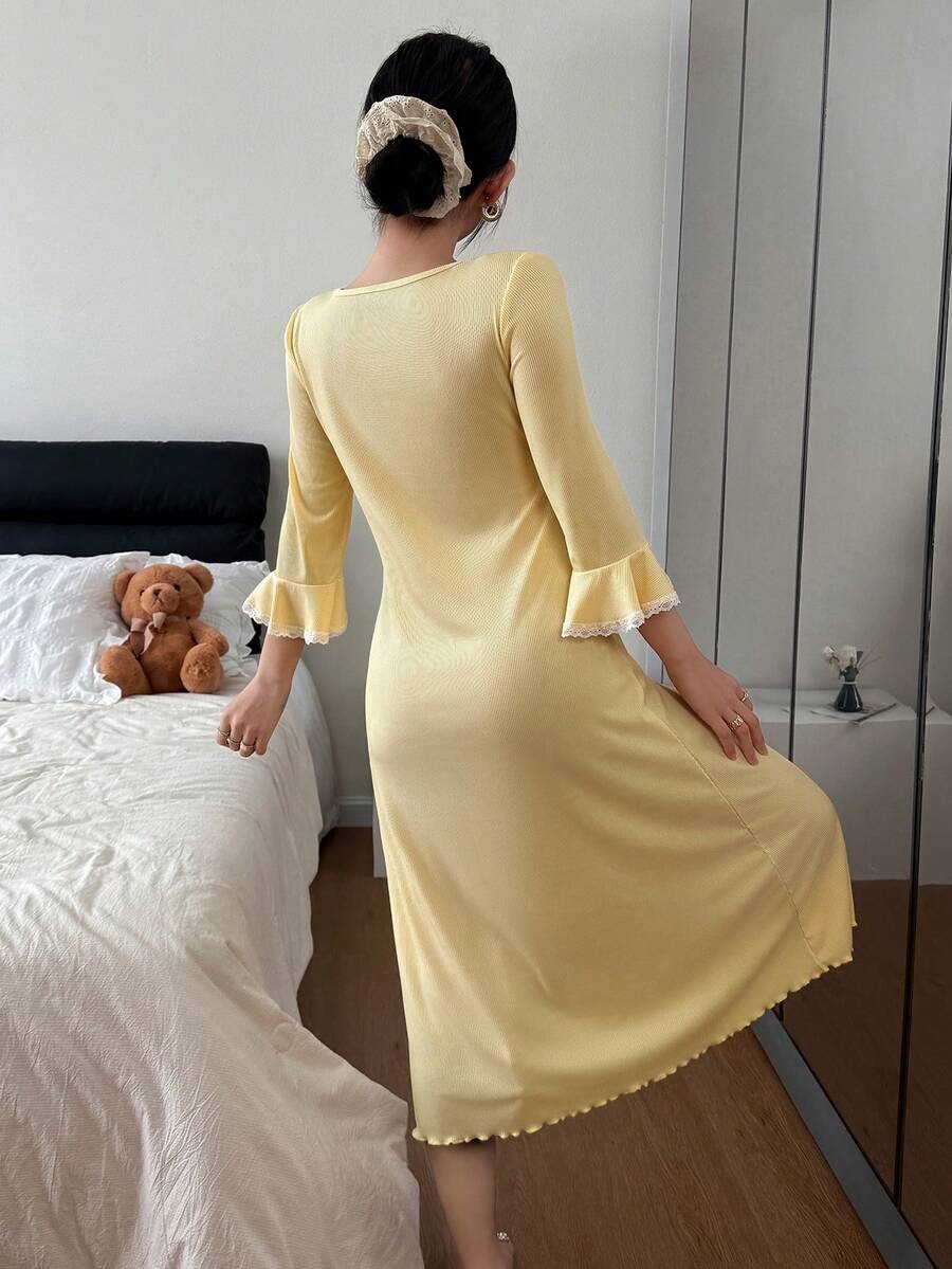 SHEIN Dream Adore فستان نوم أصفر بياقة مربعة بقماش محبوك ودانتيل