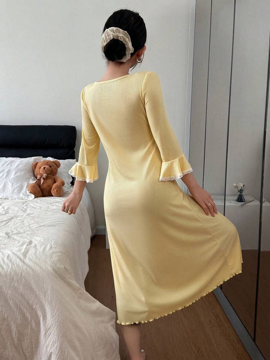 SHEIN Dream Adore فستان نوم أصفر بياقة مربعة بقماش محبوك ودانتيل