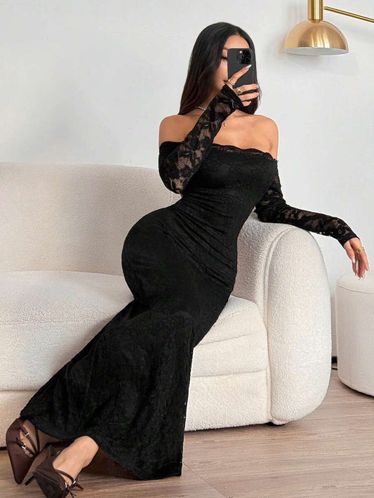 SHEIN PETITE فستان أسود بأكمام طويلة وياقة مكشوفة الكتفين مزين بالدانتيل