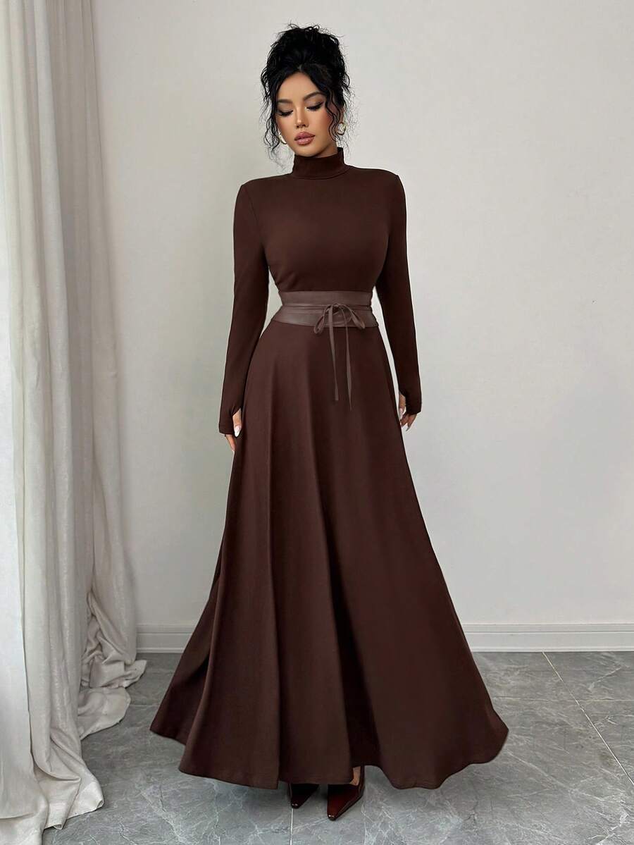 SHEIN Elenzya فستان بني محبوك طويل بياقة نصف عالية وحزام خصر