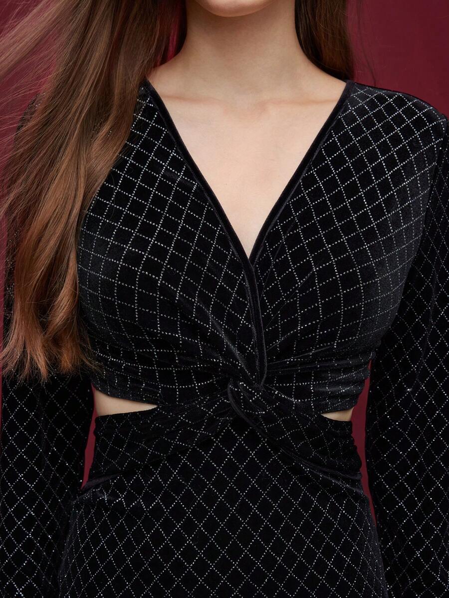 SHEIN Maija فستان مخمل أسود بتصميم مربعات بأكمام طويلة