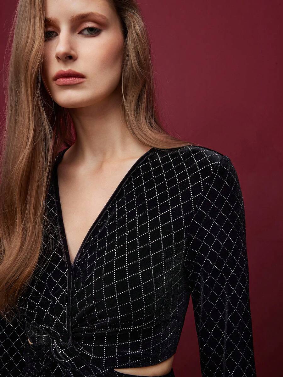 SHEIN Maija فستان مخمل أسود بتصميم مربعات بأكمام طويلة