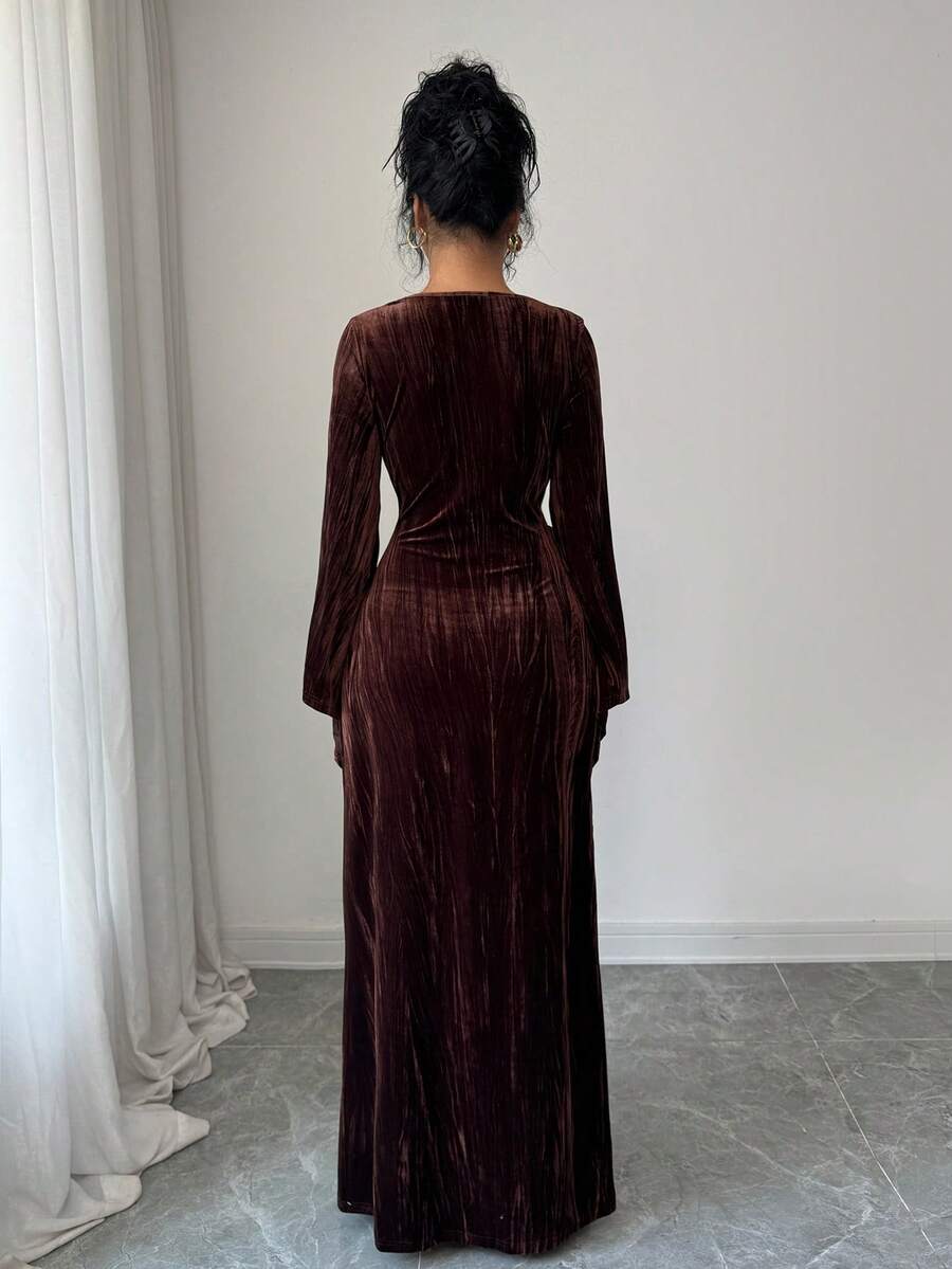 SHEIN Elenzga فستان بني متوسط الطول بطبعات مخملية