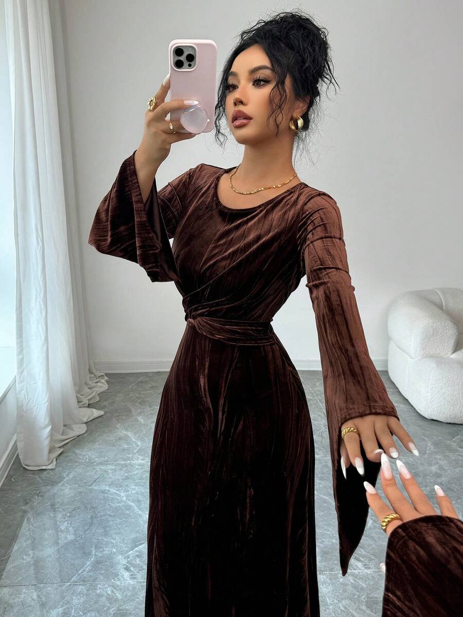 SHEIN Elenzga فستان بني متوسط الطول بطبعات مخملية