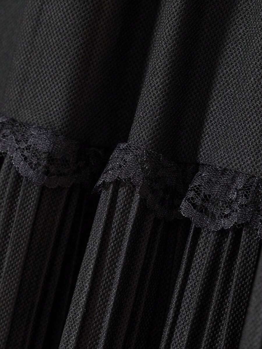 SHEIN تنورة طويلة سوداء مع رقعة من الدانتيل والقطيفة بخصر مطاطي