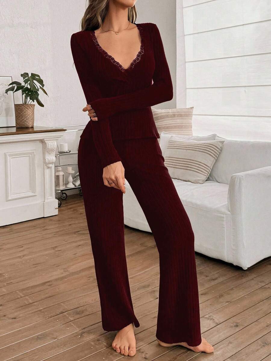 SHEIN Miss Vinta بيجامة قطعتين بلون عنابي بقميص دانتيل وبنطلون مرن