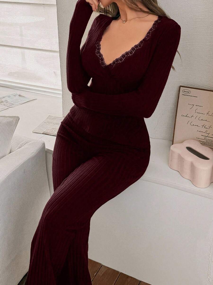 SHEIN Miss Vinta بيجامة قطعتين بلون عنابي بقميص دانتيل وبنطلون مرن