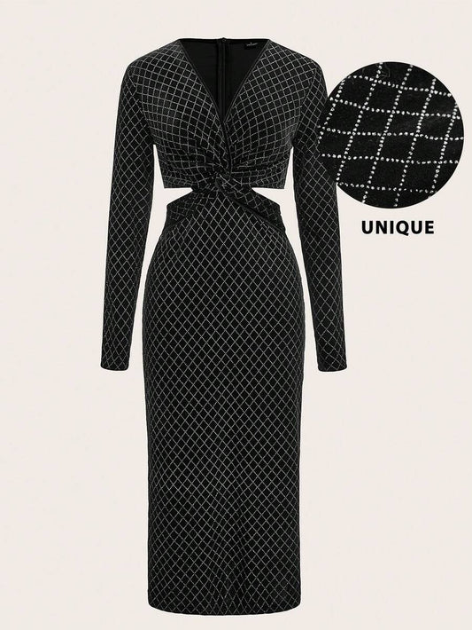 SHEIN Maija فستان مخمل أسود بتصميم مربعات بأكمام طويلة