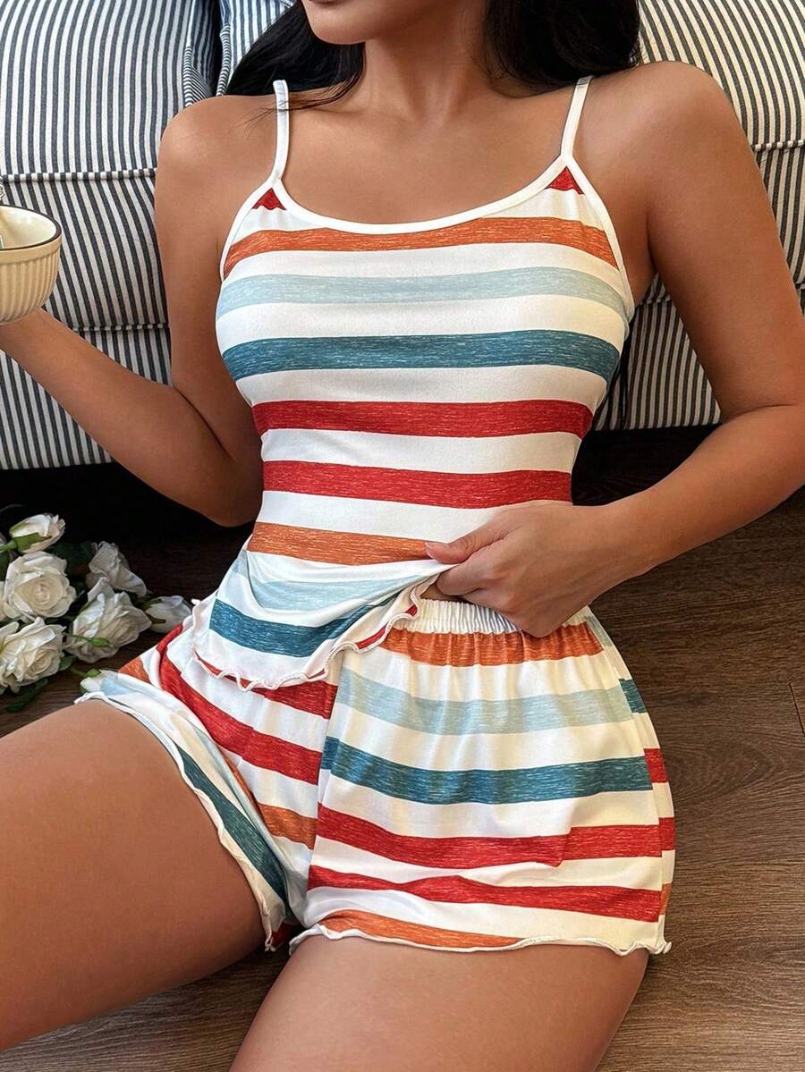 SHEIN طقم بيجامة قطعتين من كامي وشورت كاجوال بطبعة مخططة