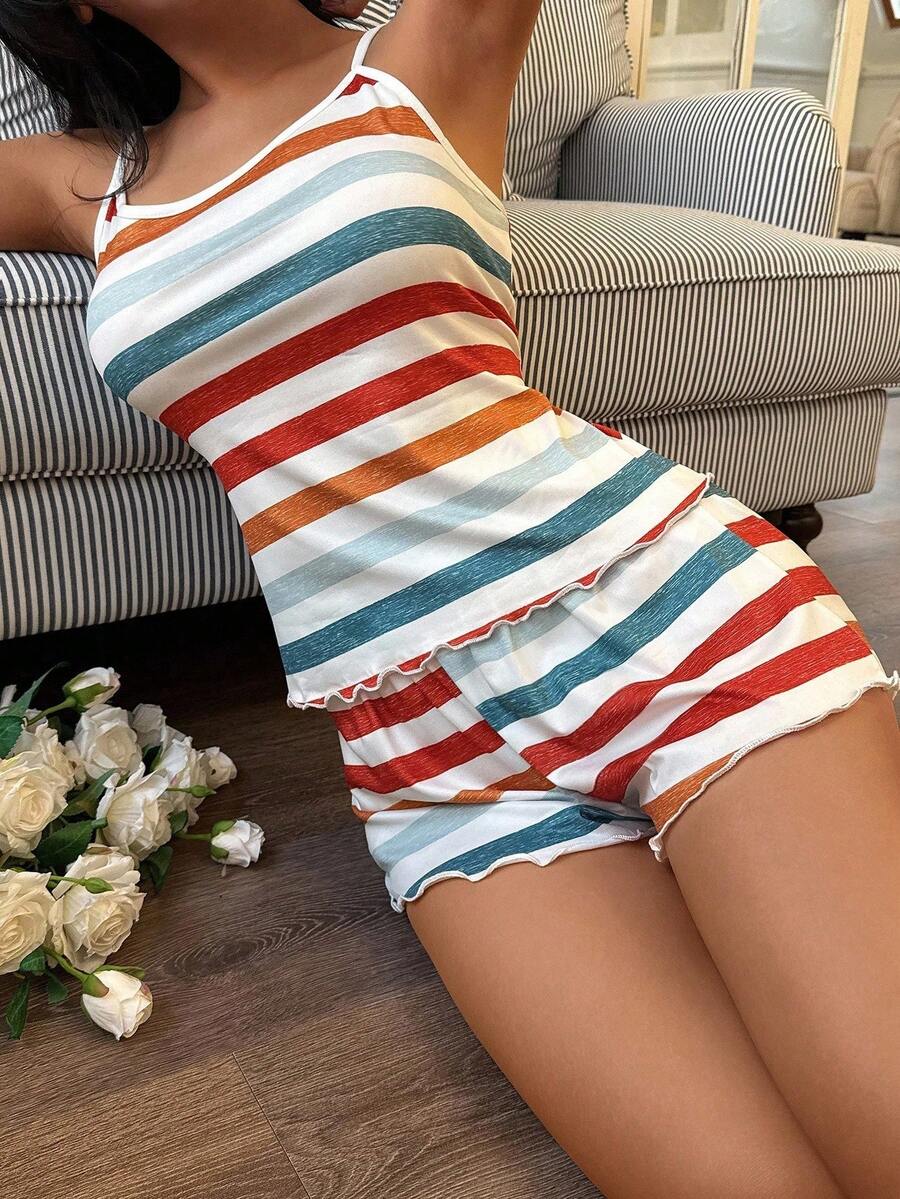 SHEIN طقم بيجامة قطعتين من كامي وشورت كاجوال بطبعة مخططة