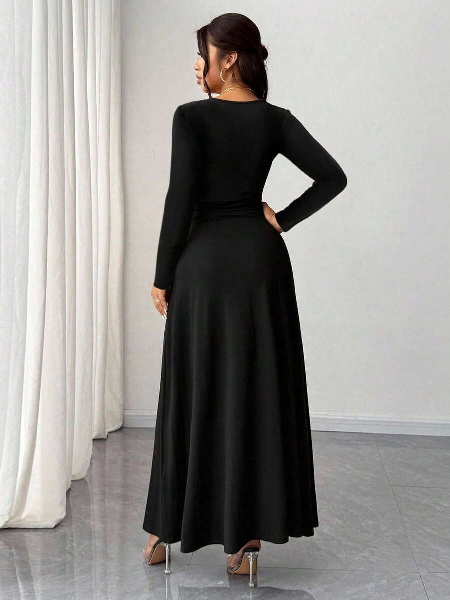 SHEIN Rafferiza فستان أسود ضيق بأكمام طويلة بشق جانبي