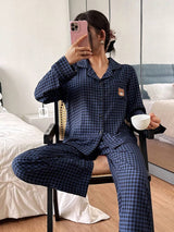 SHEIN Dream Adore طقم بيجامة بنقشة مربعات وتطريز دب بأكمام طويلة وبنطلون