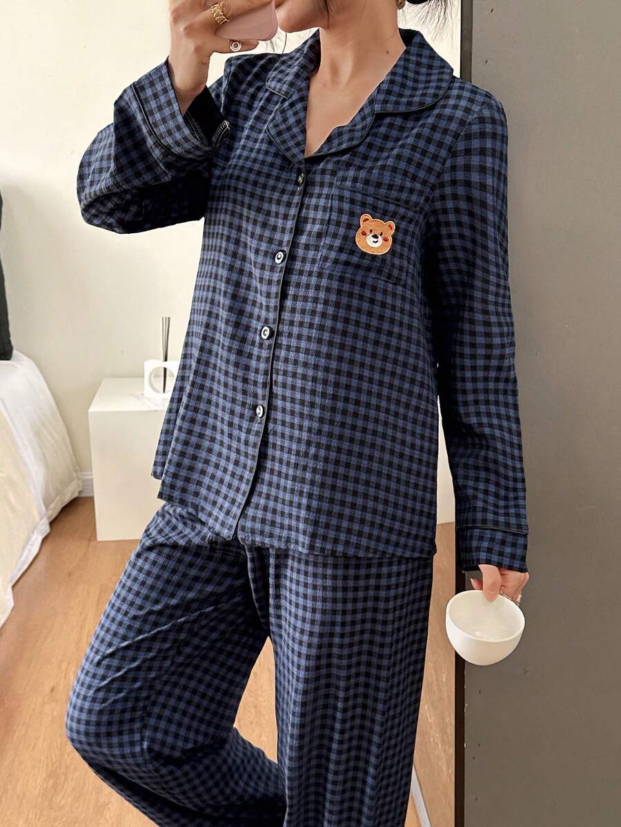 SHEIN Dream Adore طقم بيجامة بنقشة مربعات وتطريز دب بأكمام طويلة وبنطلون