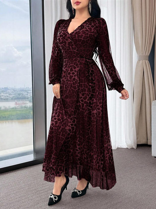SHEIN Modelyn فستان عنابي بطبعة نمر