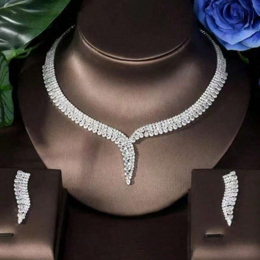 SHEIN مجموعة مجوهرات فضي قلادة وأقراط زركونيا كريستال