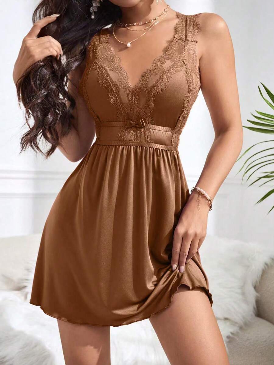 SHEIN فستان نوم بلا أكمام بفتحة خلفية ودانتيل