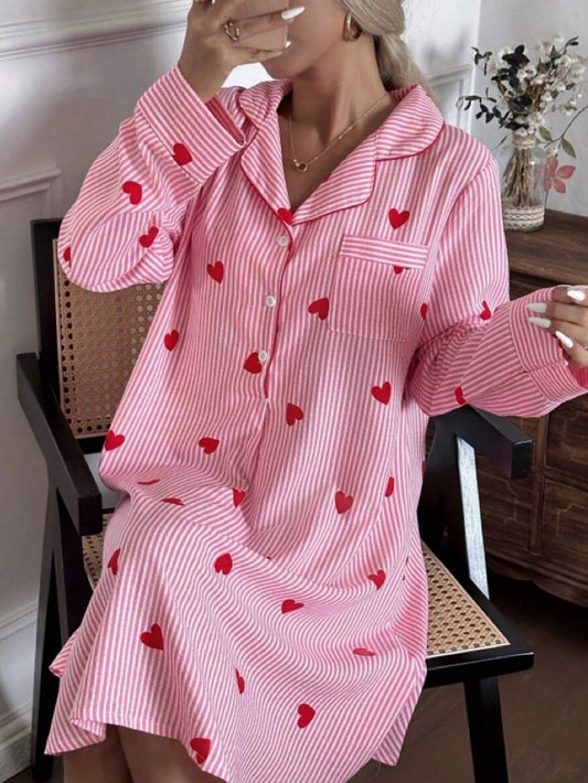 SHEIN CottageSlumber فستان نوم طويل الأكمام مخطط بطبعة قلب وردي