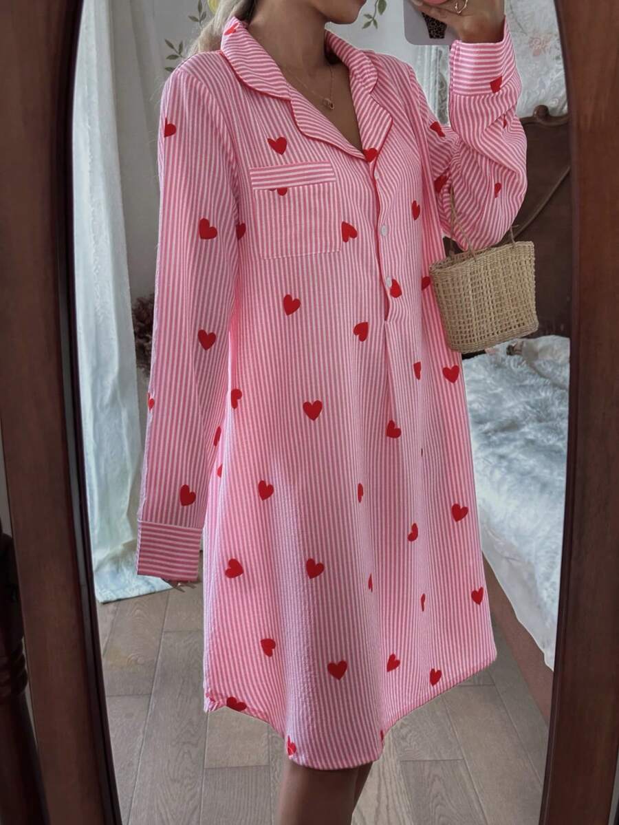SHEIN CottageSlumber فستان نوم طويل الأكمام مخطط بطبعة قلب وردي