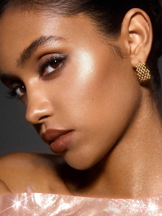 SHEGLAM Light Me Up بخاخ تثبيت مضيء