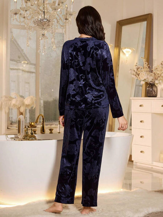 SHEIN LuxeNights طقم بيجامة قطيفة برقبة مفتوحة وبنطلون باللون الأزرق الداكن
