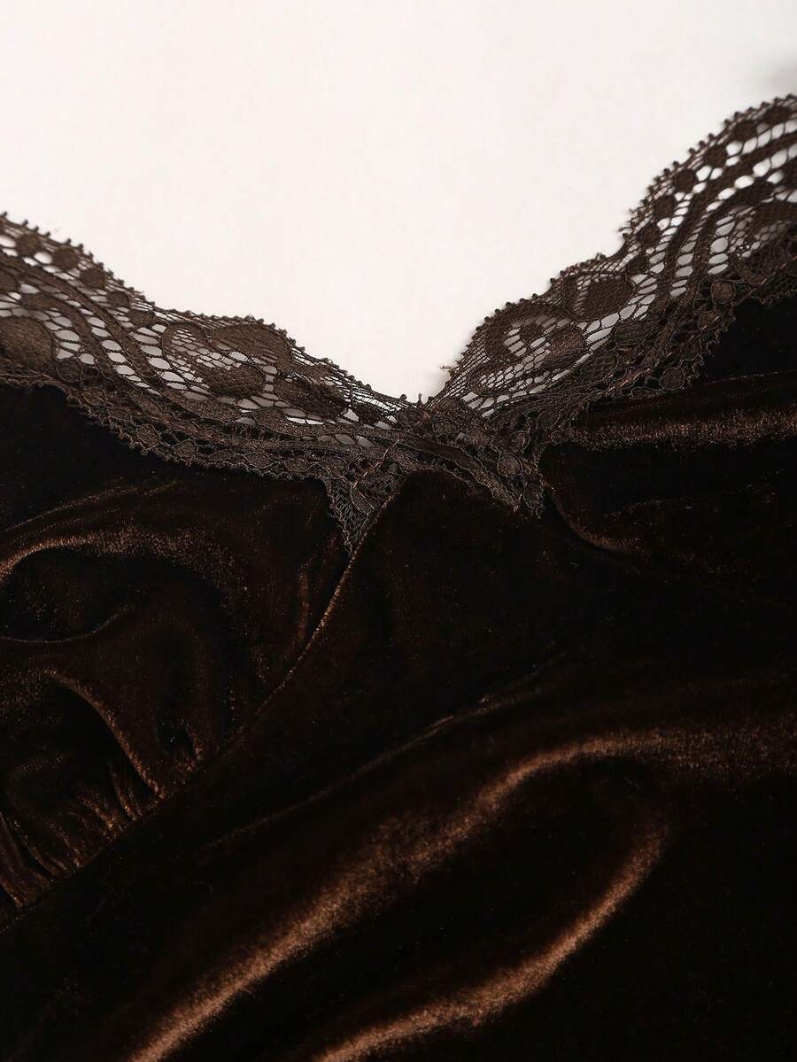 SHEIN Sweetra تنورة ضيقة مخصرة من فيلكرو ودانتيل بياقة