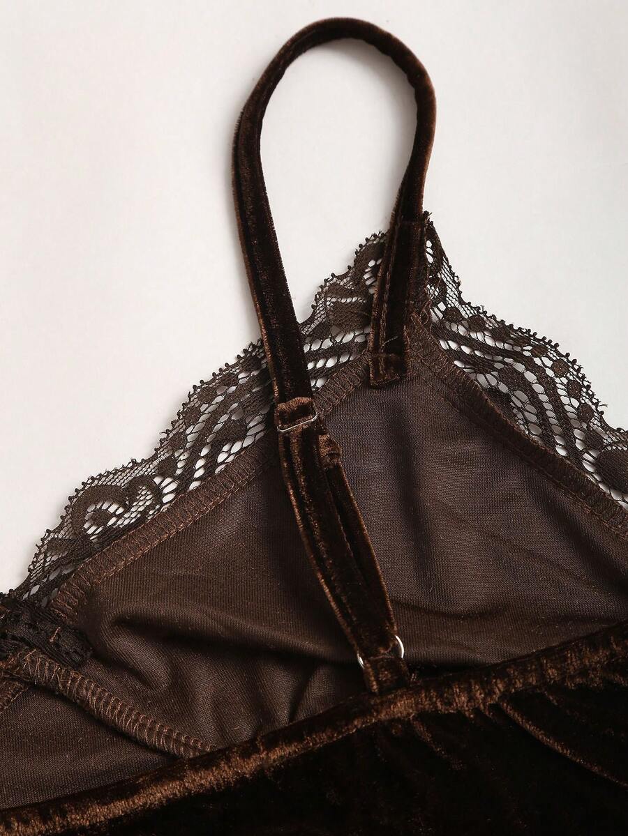 SHEIN Sweetra تنورة ضيقة مخصرة من فيلكرو ودانتيل بياقة