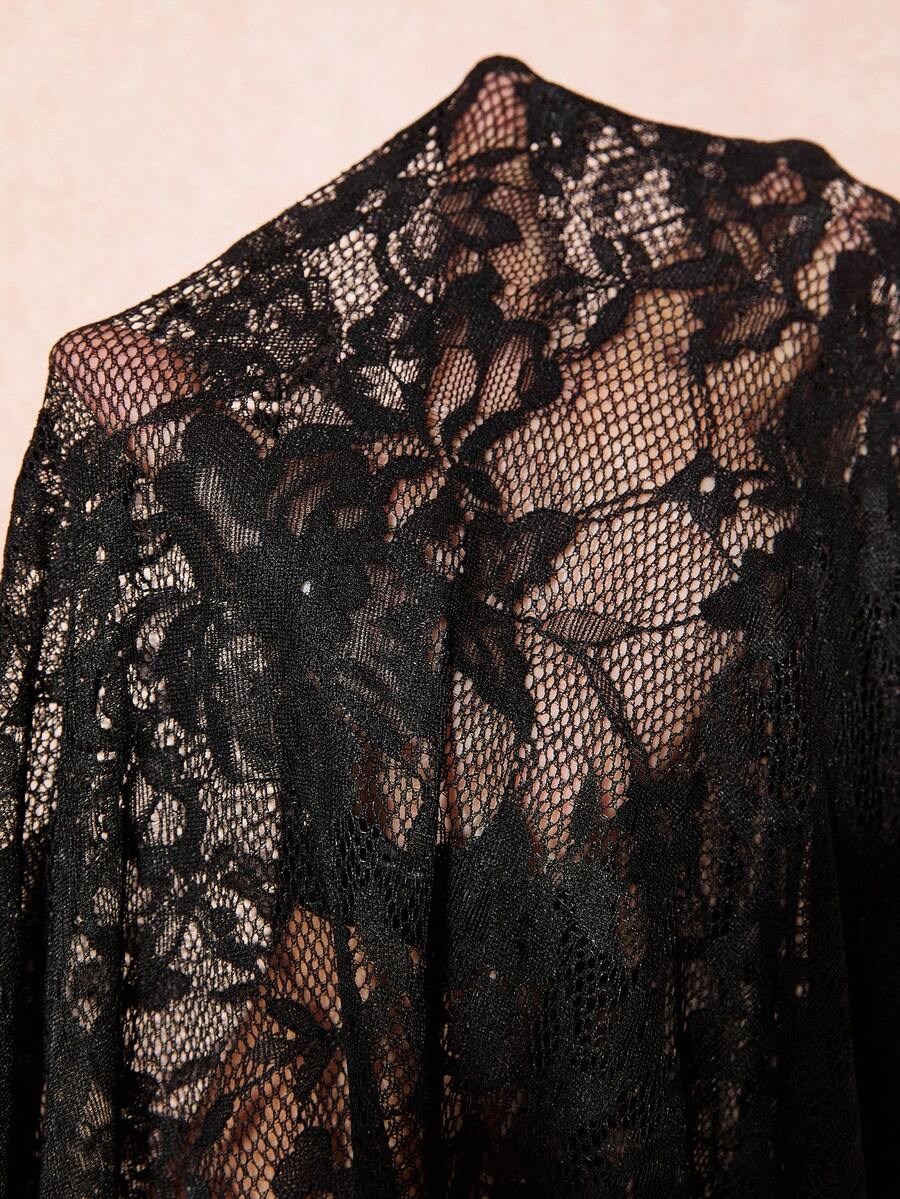 SHEIN Cravure فستان أسود للمقاسات الكبيرة بياقة مربعة وأكمام طويلة دانتيل