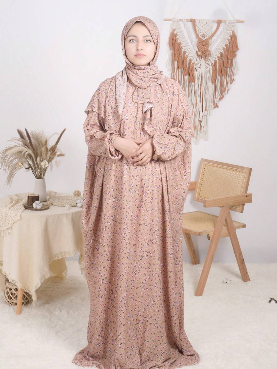 SHEIN أسدال صلاة طويل مزين بنقوش زهور صغيرة مع طرحة بلون بني فاتح