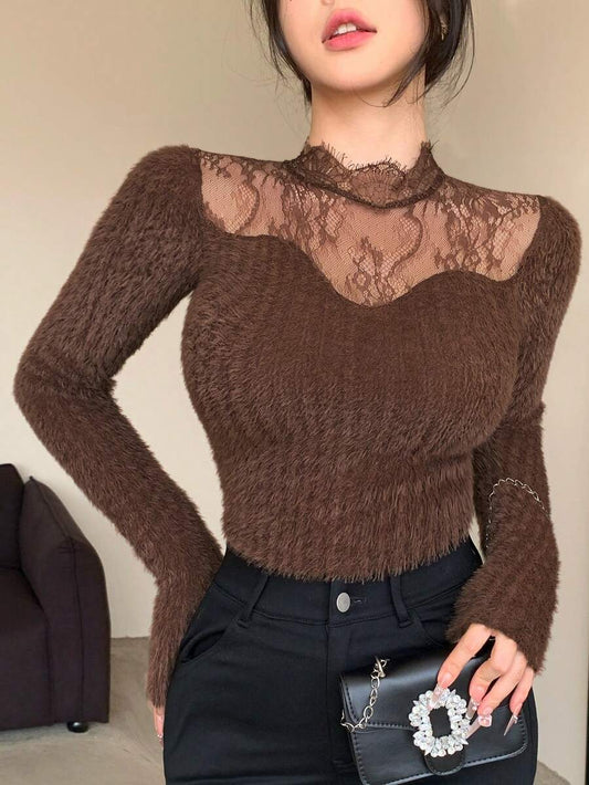 SHEIN DAZY قميص بياقة عالية مزين بالدانتيل المخملي بتصميم ضيق