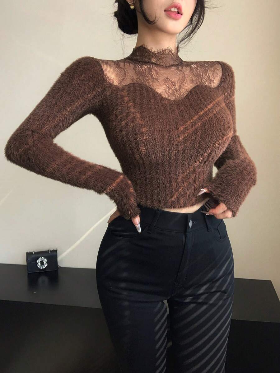 SHEIN DAZY قميص بياقة عالية مزين بالدانتيل المخملي بتصميم ضيق