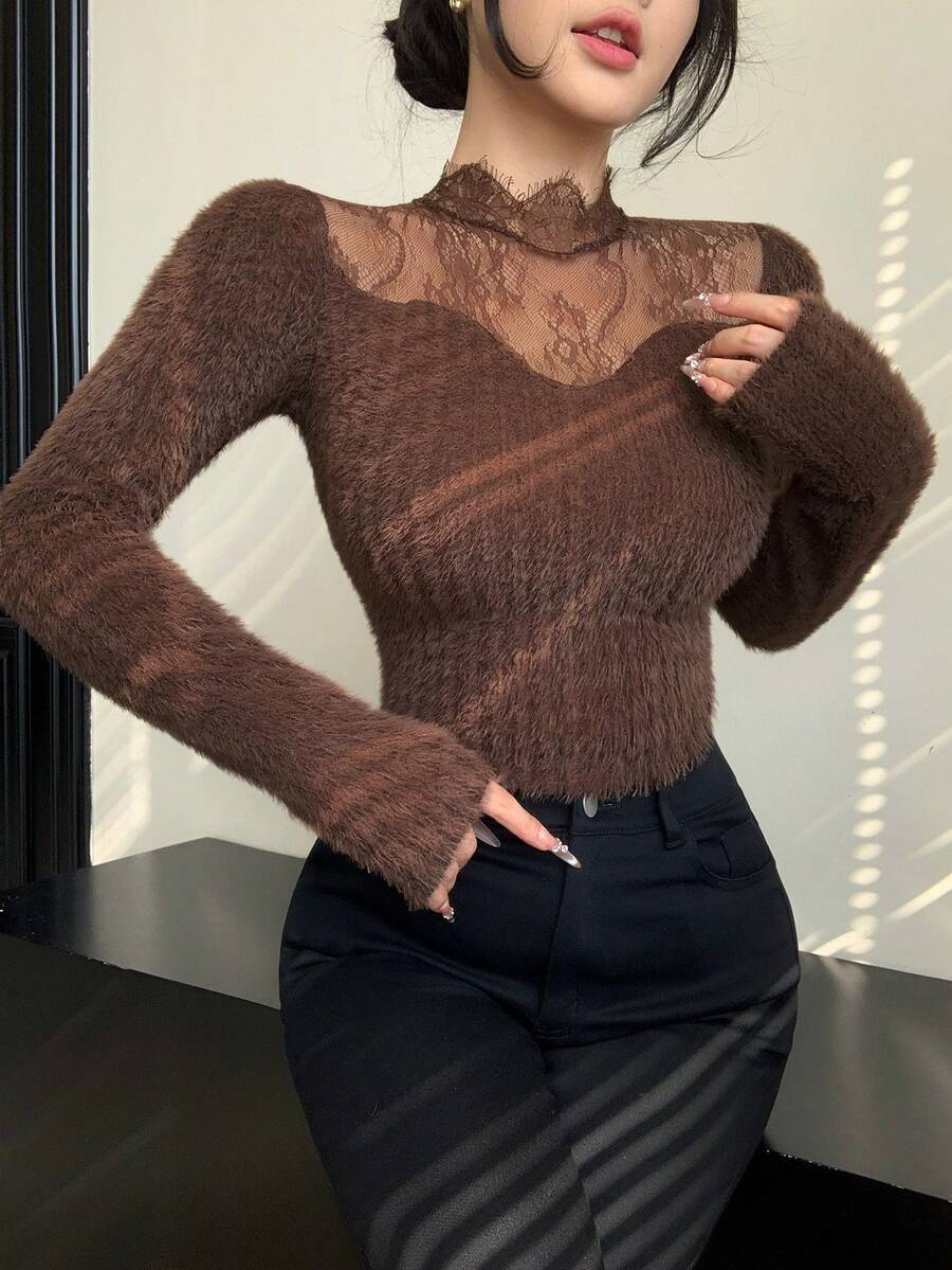 SHEIN DAZY قميص بياقة عالية مزين بالدانتيل المخملي بتصميم ضيق